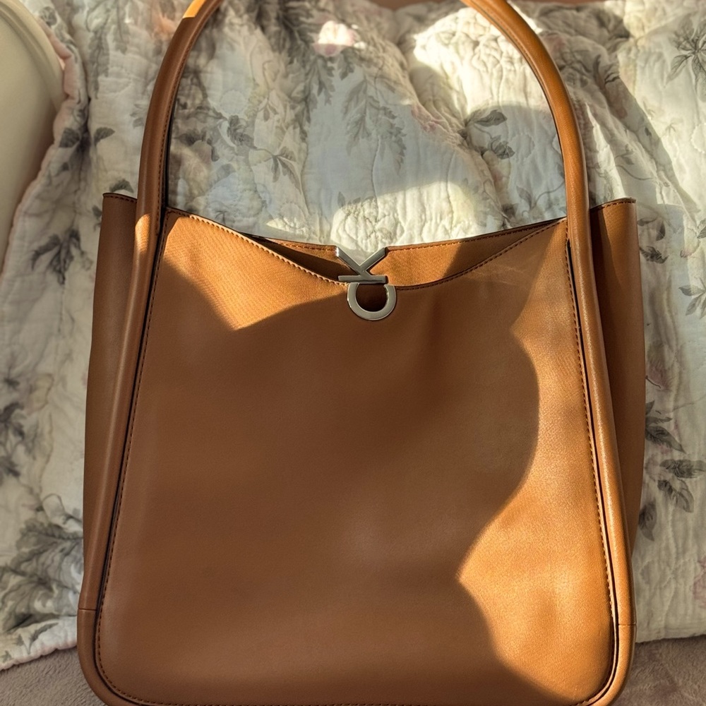 Calvin Klein medium tote in Caramel